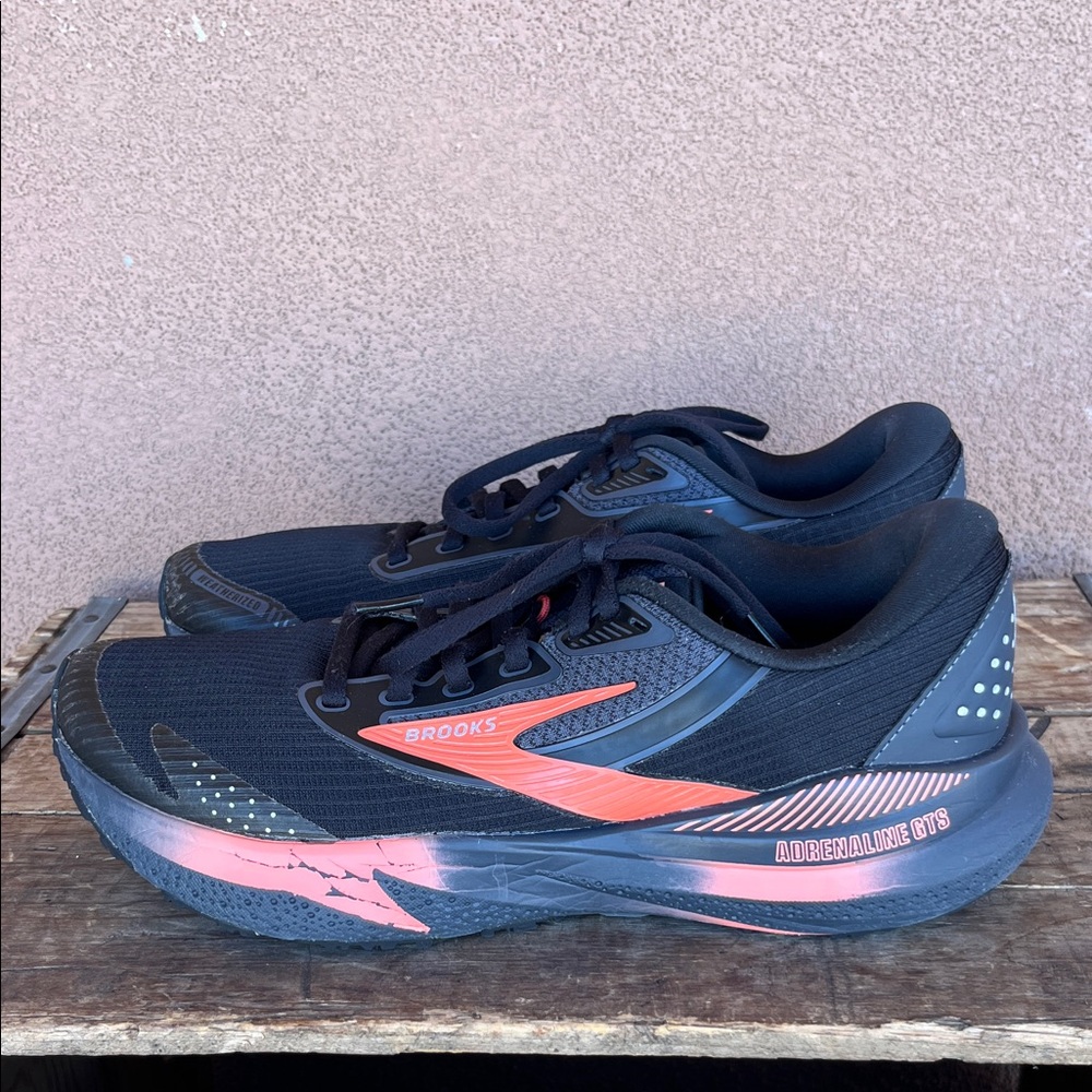 Brooks Adrenaline GTS 24 Women’s Weatherized Running Shoe